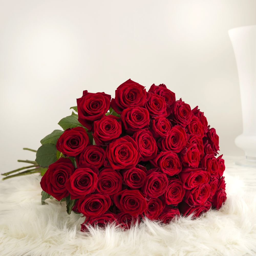Combien Coute Une Rose Chez Un Fleuriste Bouquets de 100 roses : livraison de gros bouquets de 100 roses