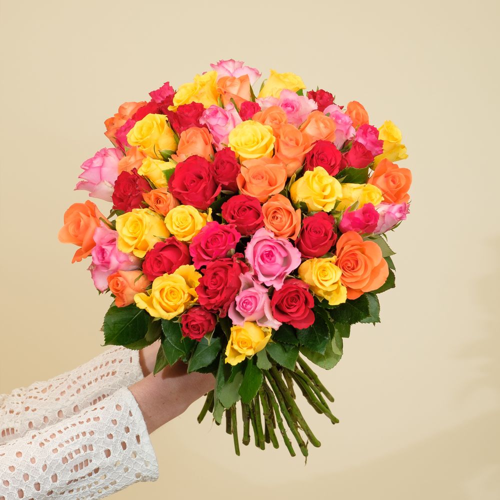 Brassée de 40 roses multicolores | Les roses de Flora | Livraison par  Chronopost | L'atelier Interflora